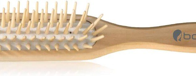 Brosse à cheveux en bois naturel : l'outil antistatique parfait pour des cheveux brillants et démêlés