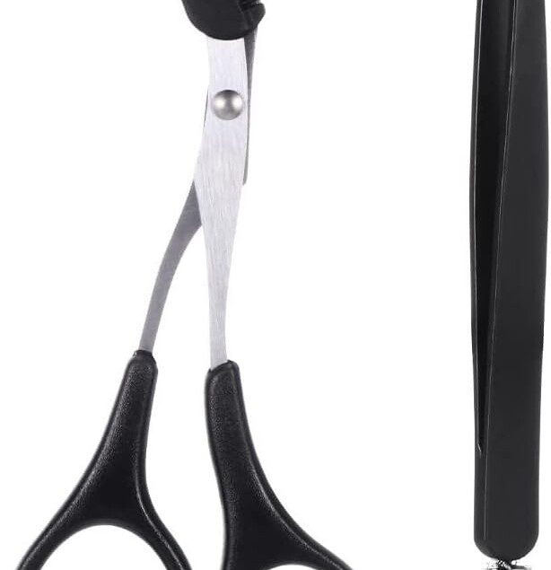 Ciseaux à sourcils et brosse : le kit parfait pour une mise en forme impeccable   Découvrez l'élégance et la précision de notre kit de toilettage pour sourcils, incluant ciseaux, peigne et tondeuse, idéal pour un regard sublimé