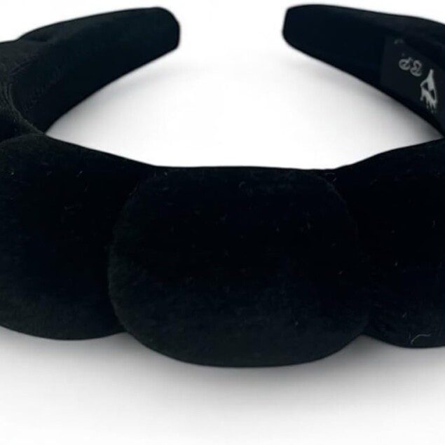 Bandeau de cheveux femme en velours : l'accessoire idéal pour votre routine beauté et spa