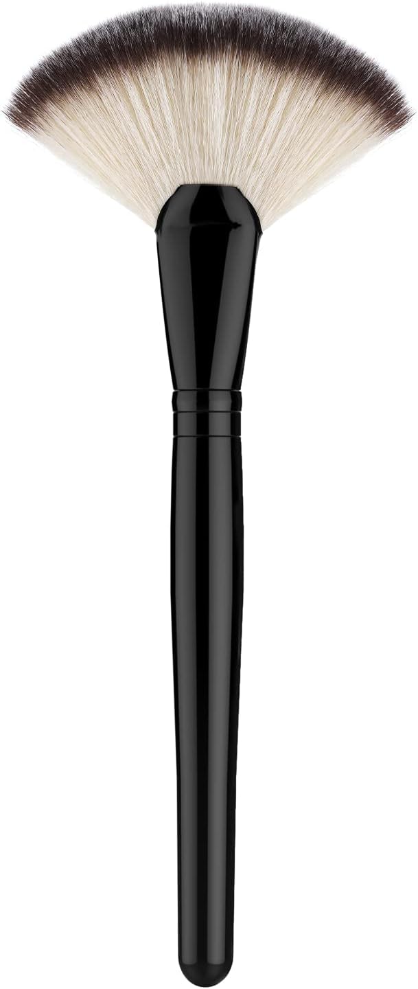 Brosse professionnelle en pinceau éventail : l’outil idéal pour un teint lumineux et naturel  
Pour les passionnés de maquillage, cette brosse en nylon facilite l’application de fond de teint et de poudre, garantissant une finition impeccable.