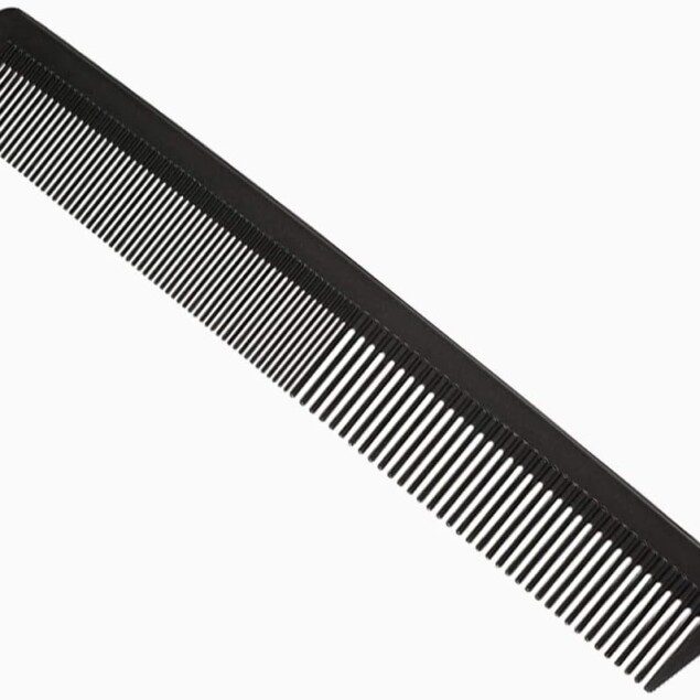 Peigne en carbone antistatique : l'outil idéal pour une coiffure impeccable à la maison