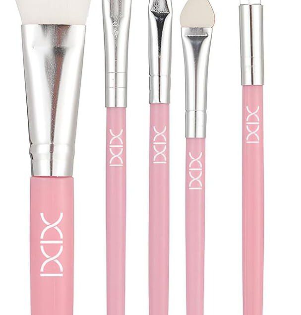 Set de 5 pinceaux de maquillage : l'outil idéal pour les professionnels et les débutants souhaitant sublimer leur beauté