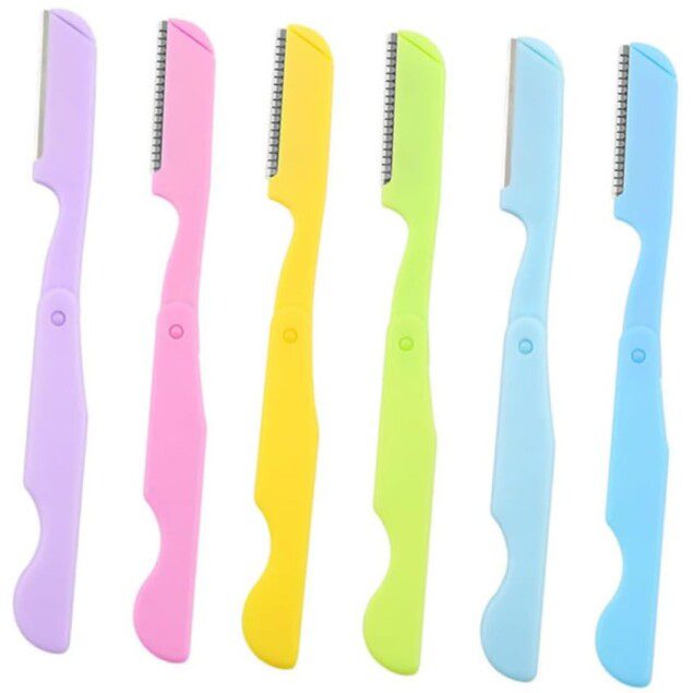 Rasoirs à sourcils pliables : 8 pièces pour une épilation précise et sécurisée Découvrez notre ensemble de rasoirs à sourcils pliables, conçu pour les passionnés de beauté souhaitant maîtriser l'art de l'épilation avec précision et sécurité. Idéal pour un usage à la maison ou en déplacement, cet outil portable vous garantit des sourcils impeccables en toute simplicité.
