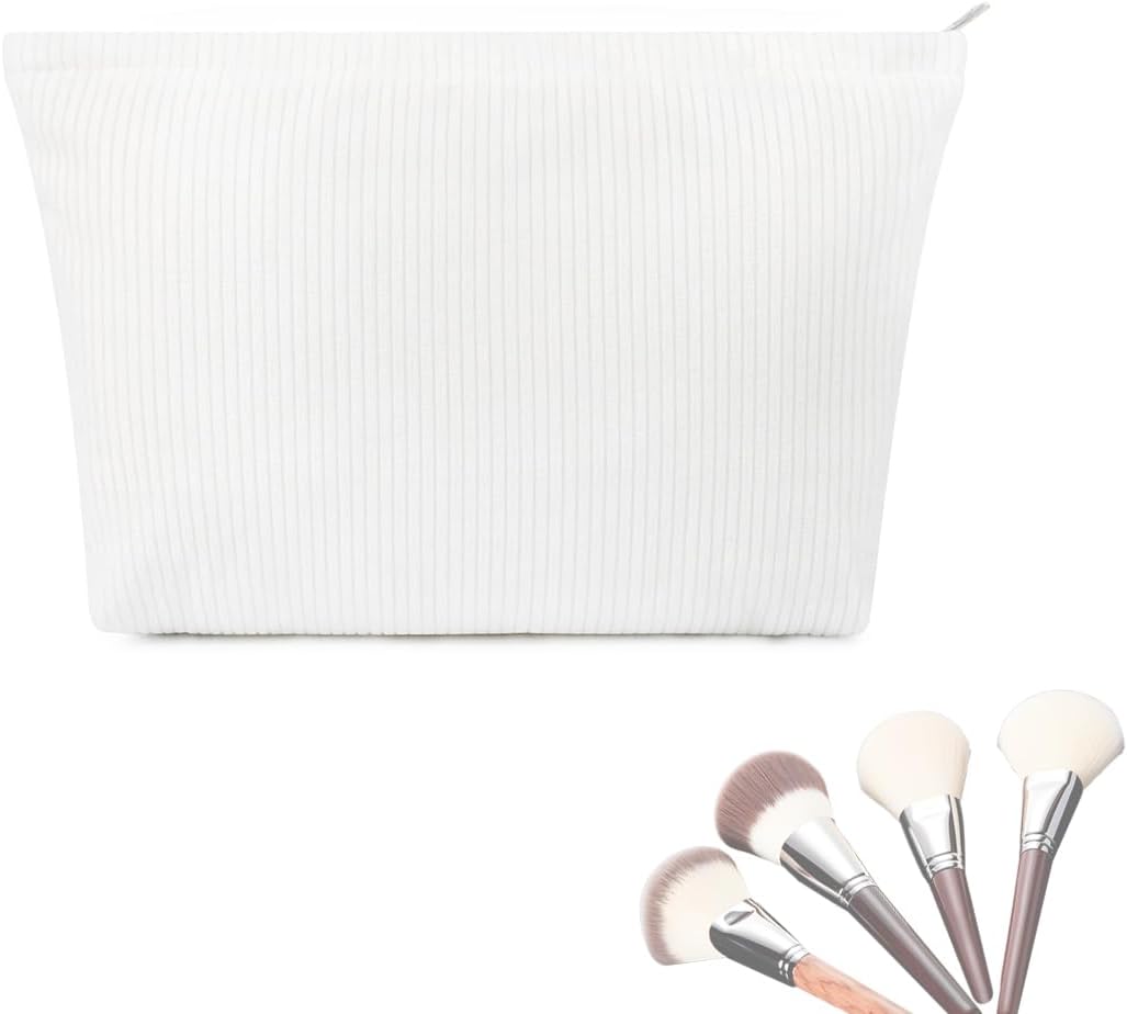 Petite trousse de maquillage élégante : l'accessoire incontournable pour les femmes en voyage