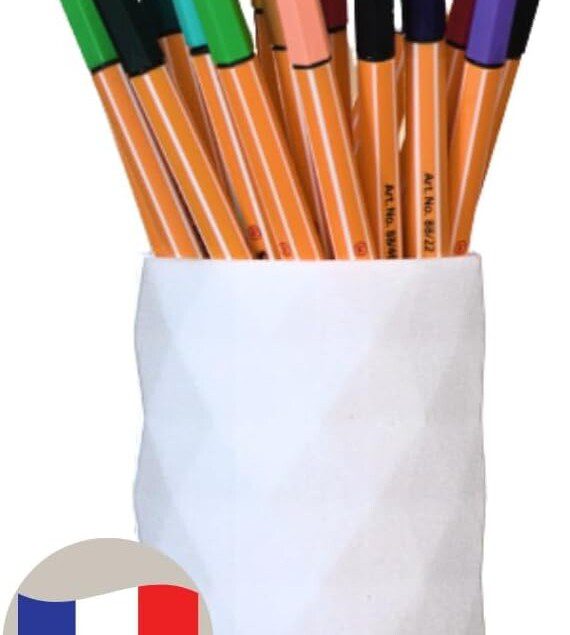 Pot à crayons blanc à motif géométrique : l'accessoire élégant pour votre bureau