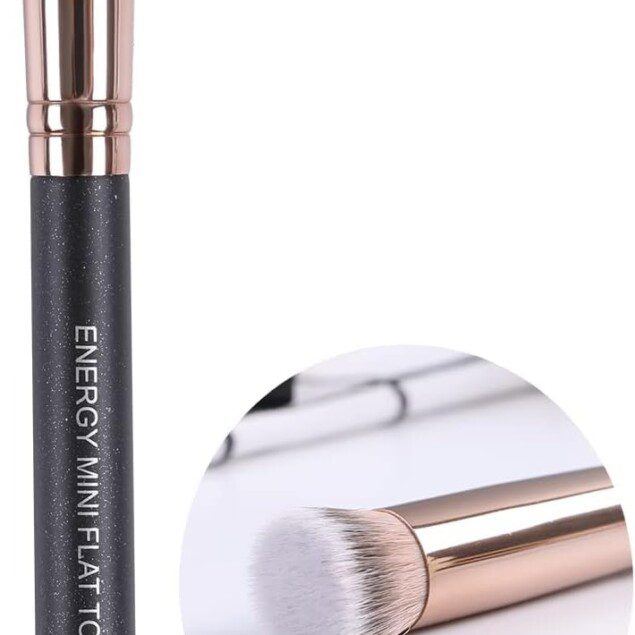 Pinceau anti cernes plat mini : l'outil idéal pour un maquillage des yeux parfait Pour les passionnées de beauté, ce pinceau contouring assure une application précise et sans défaut