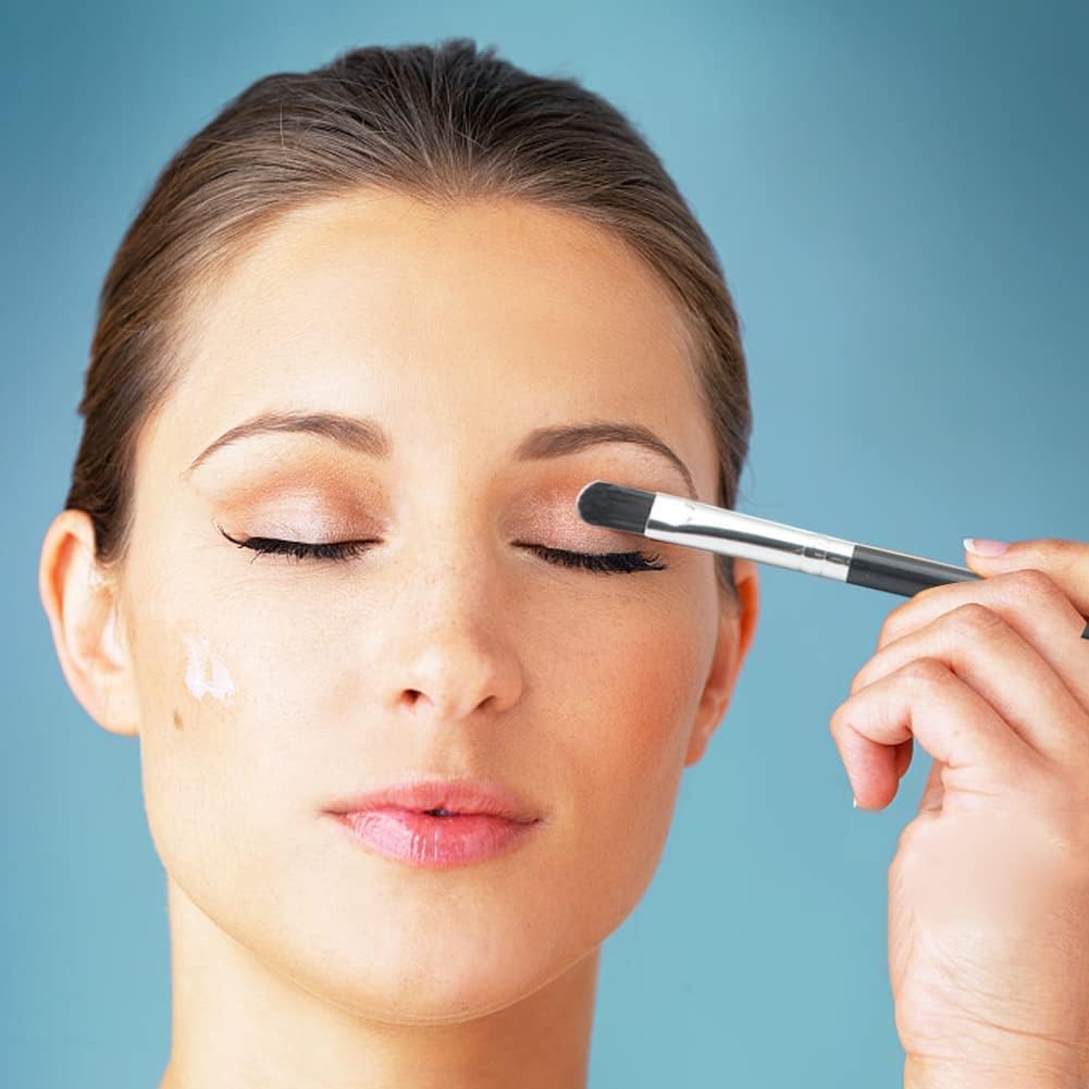 Pinceaux de maquillage pour les femmes et les filles : 10 pièces indispensables pour un maquillage des yeux impeccable