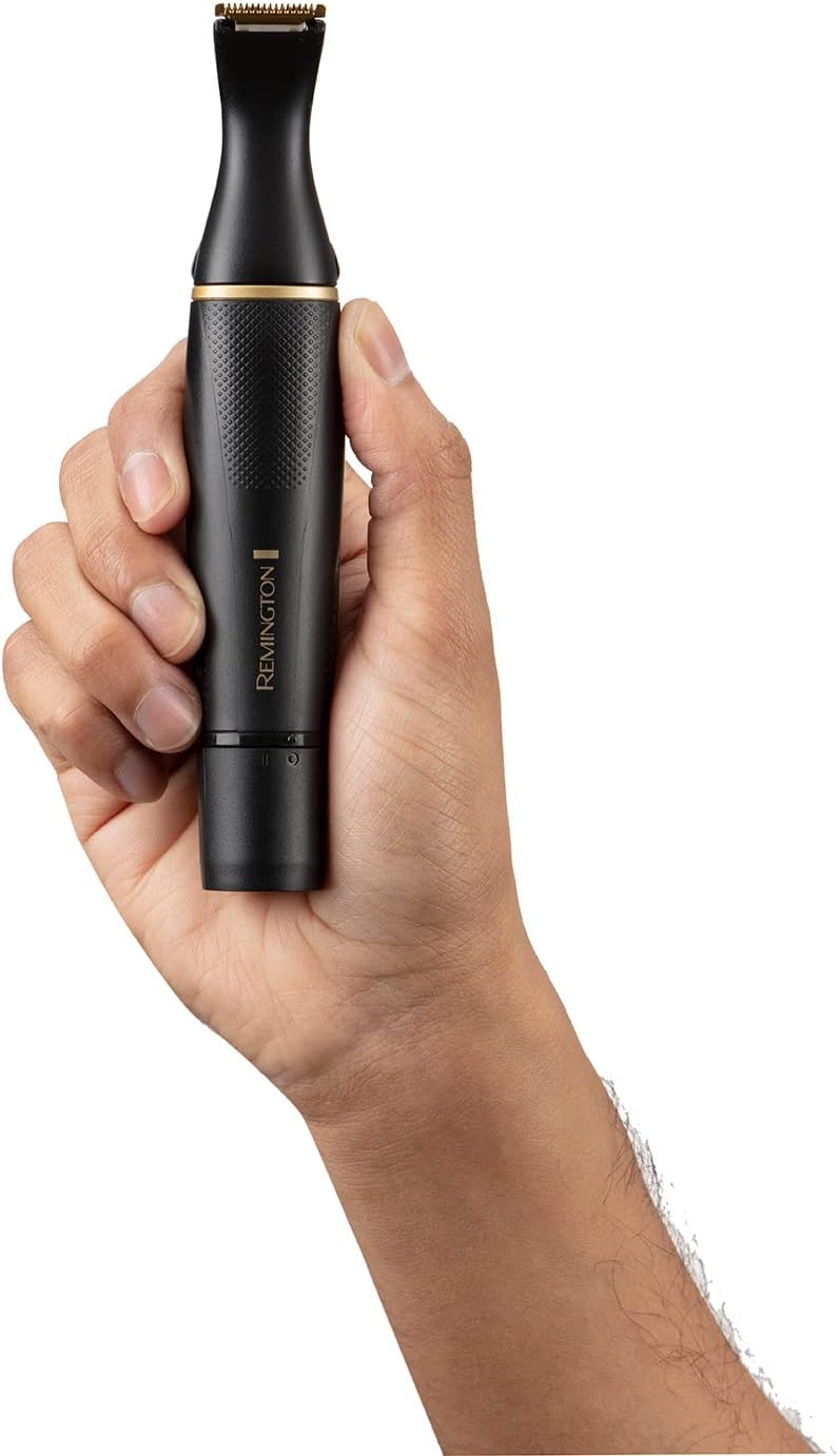 Tondeuse nez multifonction : kit complet visage pour hommes exigeants Découvrez la tondeuse nez Remington T-Series, conçue pour les hommes soucieux de leur apparence. Avec ses lames en titane auto-affûtées et ses trois têtes interchangeables, cette tondeuse est idéale pour entretenir la barbe, le nez, les oreilles et les sourcils. Profitez d’un design premium et de sabots ajustables pour un rasage précis et confortable. Offrez-vous un look impeccable en toutes circonstances ! – Image 10