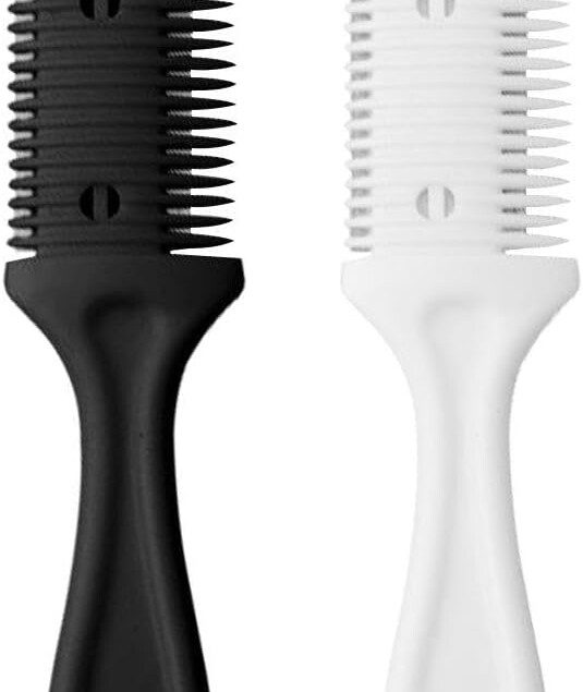 Peigne de coupe de cheveux double face : l’outil idéal pour les barbiers et coiffeurs professionnels   Découvrez la précision et la polyvalence de ce peigne accompagné d’un rasoir de barbier pour obtenir des coupes nettes et élégantes