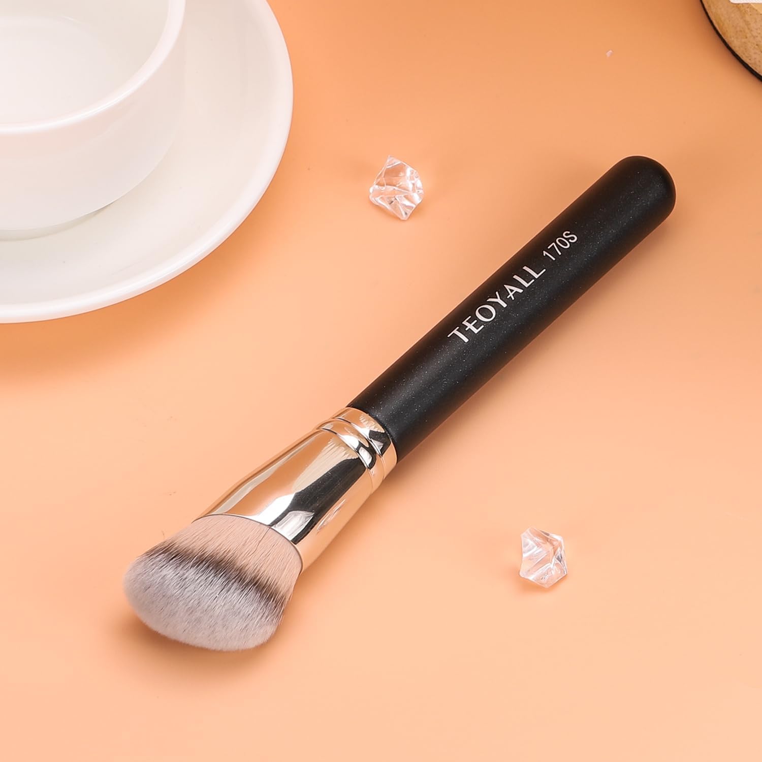 Pinceau biseauté pour fond de teint : l'outil idéal pour un teint parfait et naturel Pinceau kabuki synthétique pour les passionnés de maquillage, idéal pour le mélange et le polissage de vos cosmétiques liquides, crèmes et poudres – Image 6