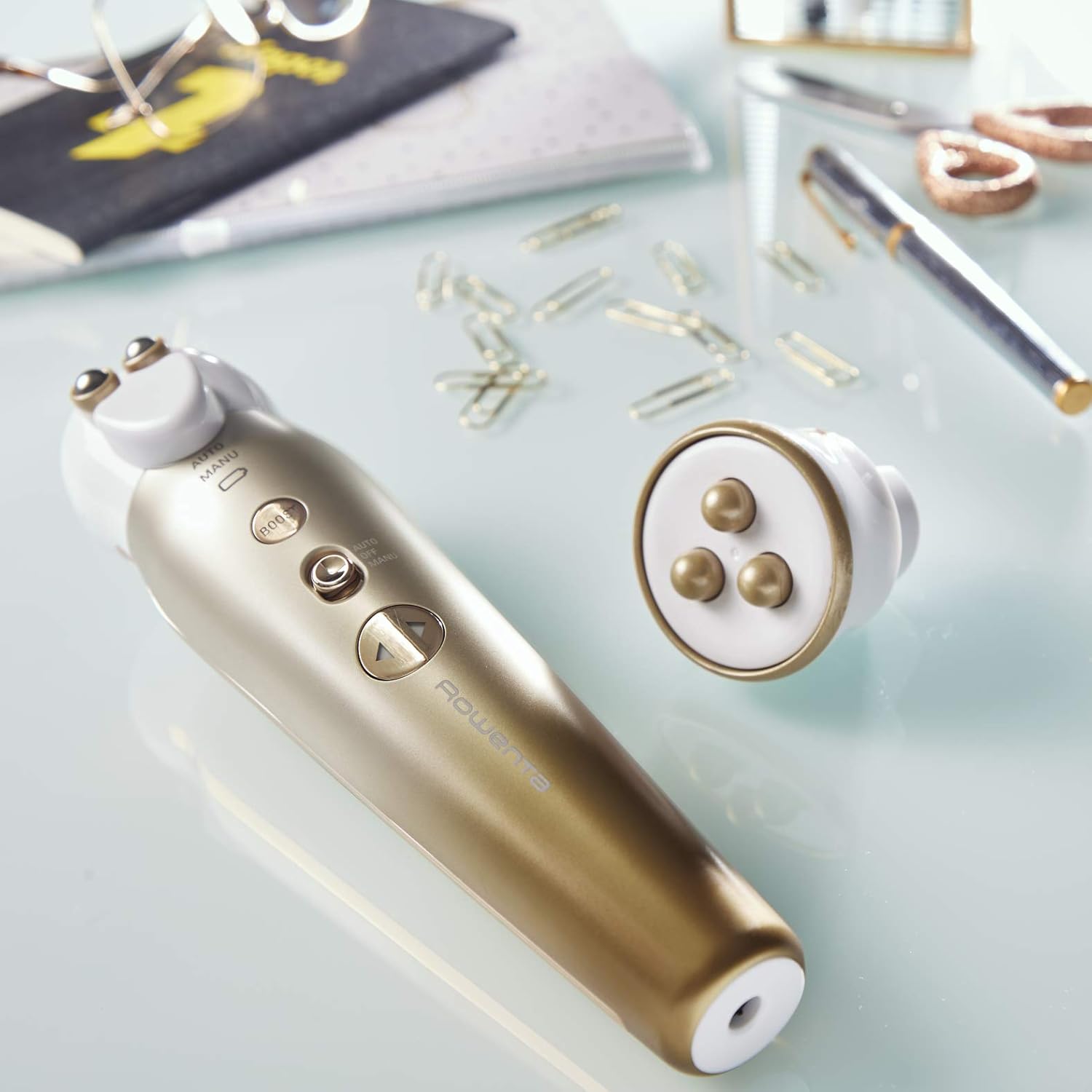 Appareil de massage Lift Contour : soin complet pour un visage rajeuni et des yeux éclatants Rituel beauté anti-âge pour un raffermissement optimal et des contours liftés tout en réduisant les poches – Image 4