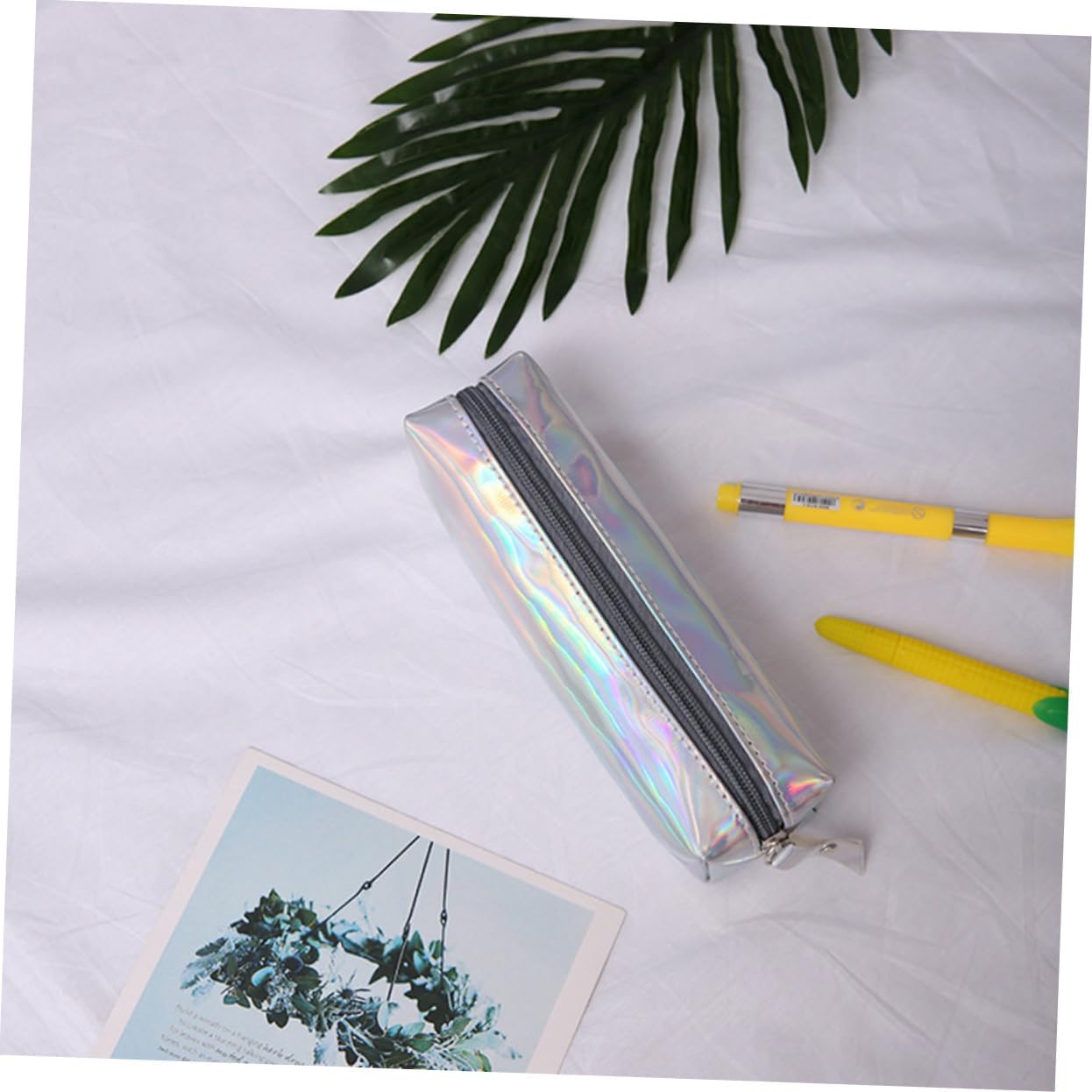 Trousse à crayons tendance argentée : l'accessoire idéal pour étudiants et passionnés de beauté – Image 3