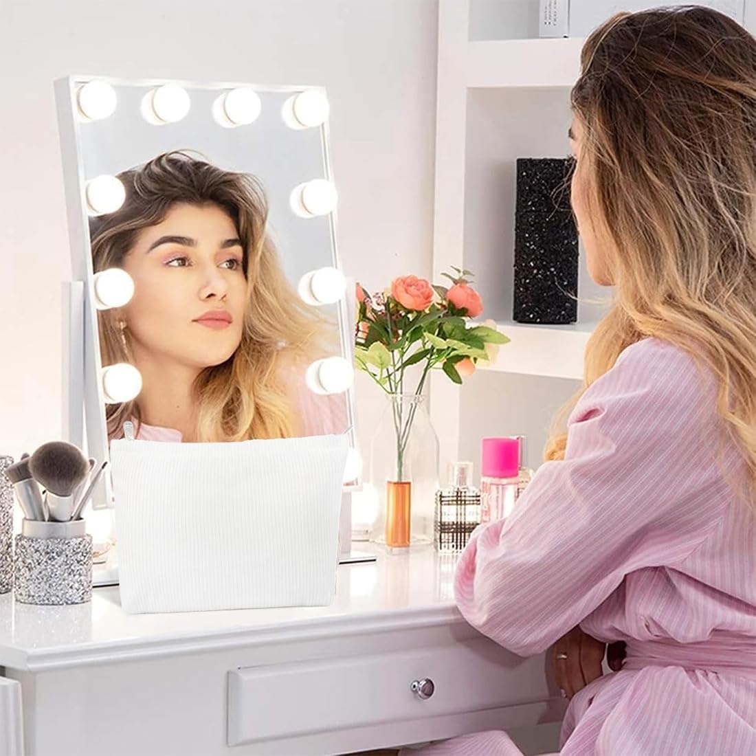 Petite trousse de maquillage élégante : l'accessoire incontournable pour les femmes en voyage – Image 4