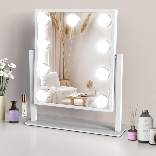 Miroir de maquillage hollywoodien : le compagnon idéal pour les passionnées de beauté   Profitez d'un éclairage parfait grâce à 3 couleurs de lumière et 9 ampoules LED réglables, pour un maquillage impeccable à chaque fois
