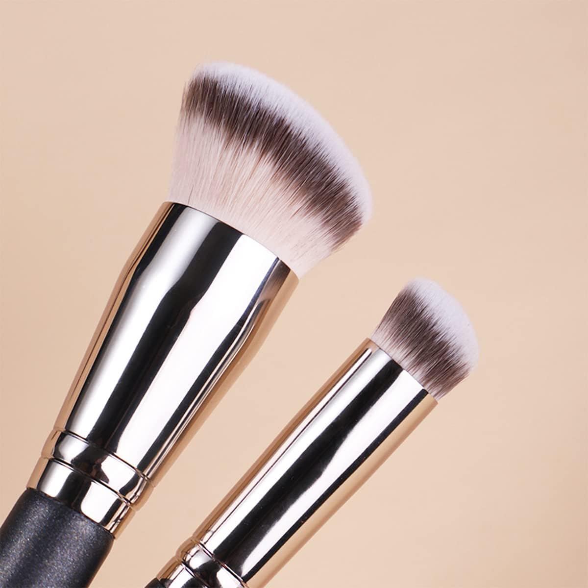 Pinceaux de maquillage professionnels : le trio essentiel pour un teint parfait Idéal pour les passionnés de beauté, pour un mélange impeccable de fond de teint, anticernes et poudre – Image 7
