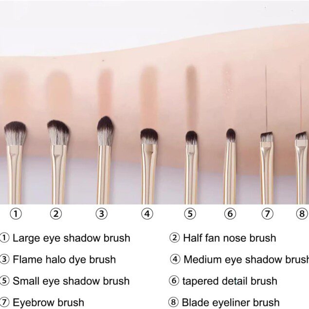 Pinceaux de maquillage : set complet de 8 pcs pour les passionnées de beauté Profitez d'un maquillage des yeux parfait avec cet ensemble élégant, incluant pinceaux eyeliner et sourcils, le tout dans une pochette chic.