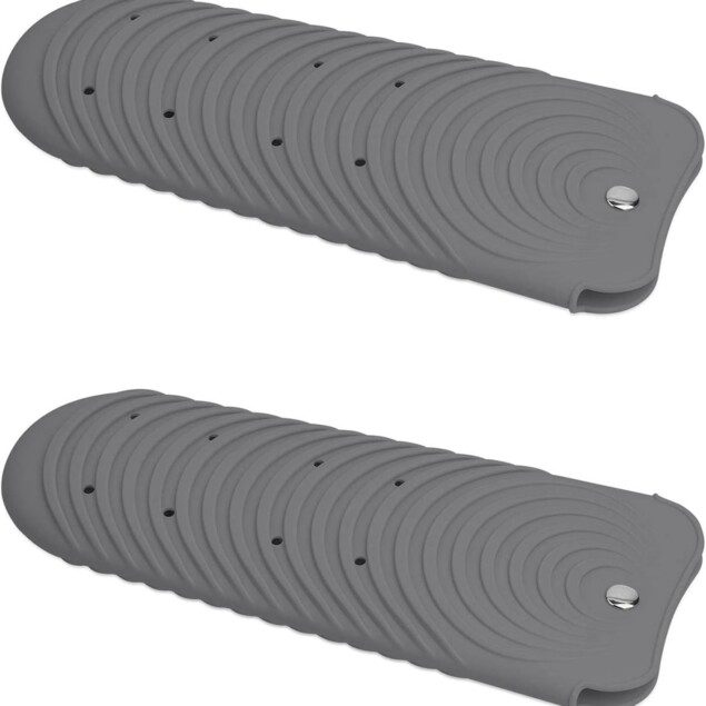 Poche à lisser les cheveux gris : le support résistant à la chaleur pour un coiffage impeccable
Découvrez notre poche à lisser les cheveux gris, un accessoire essentiel pour toutes celles qui souhaitent dompter leur chevelure avec élégance. Conçu pour un usage pratique et sécurisé, ce support résistant à la chaleur vous permet de poser votre fer à lisser ou à friser sans crainte de brûler vos surfaces. Profitez d’un coiffage parfait tout en préservant votre espace avec style !