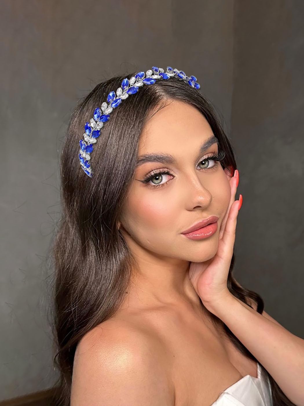 Serre-tête mariage bleu : couronne en strass pour sublimer votre coiffure de mariée – Image 3