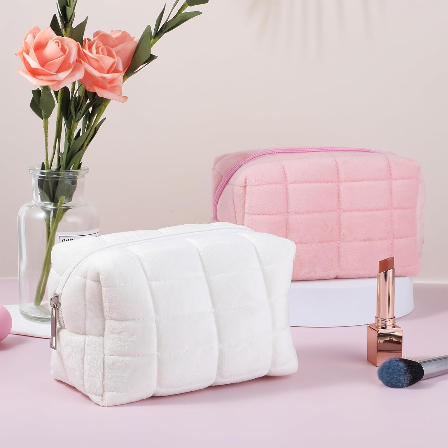 Jolie trousse de maquillage en daim à motif damier : l'accessoire parfait pour les femmes en quête d'élégance lors de leurs voyages – Image 8