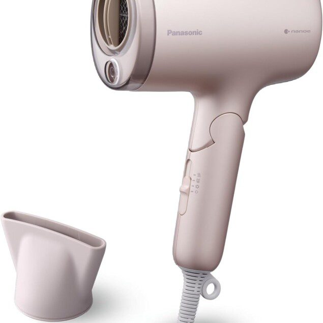 Sèche-cheveux Nanoe pour des cheveux brillants : design pliable et séchage rapide à 1600W