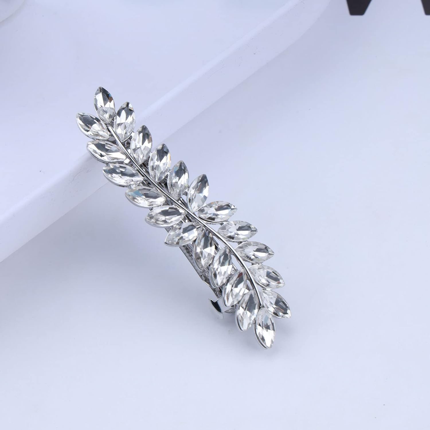 Barrette en strass argent : l'accessoire coiffure décoratif pour sublimer votre look vintage – Image 3