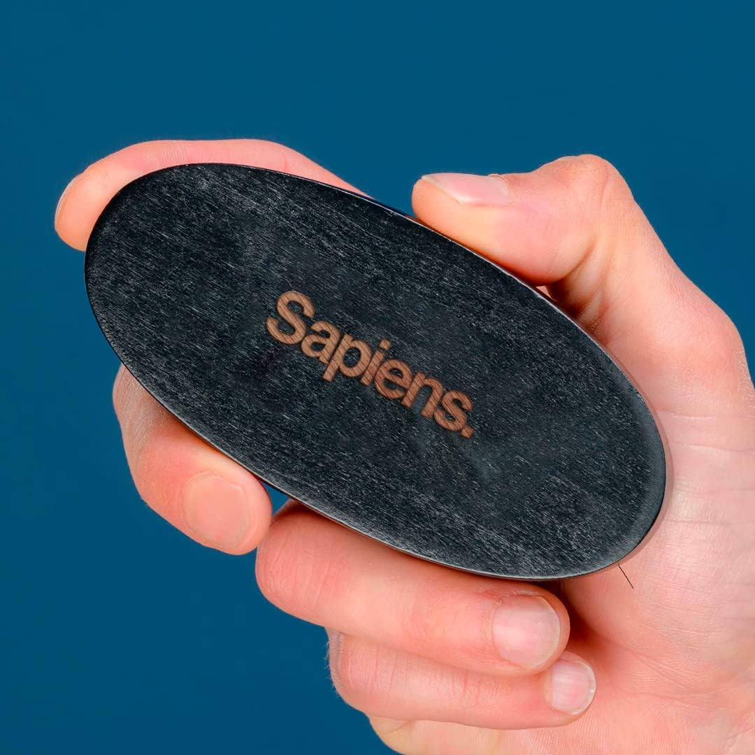 Brosse barbe homme : l'accessoire idéal pour discipliner et coiffer votre barbe et moustache Optimisée pour appliquer facilement l'huile à barbe, cette brosse en poil de sanglier au format de poche vous accompagne partout. – Image 3