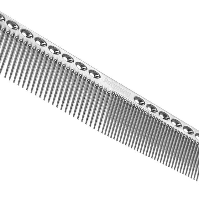 Peigne professionnel en aluminium : l'outil idéal pour les coiffeurs et barbiers exigeants