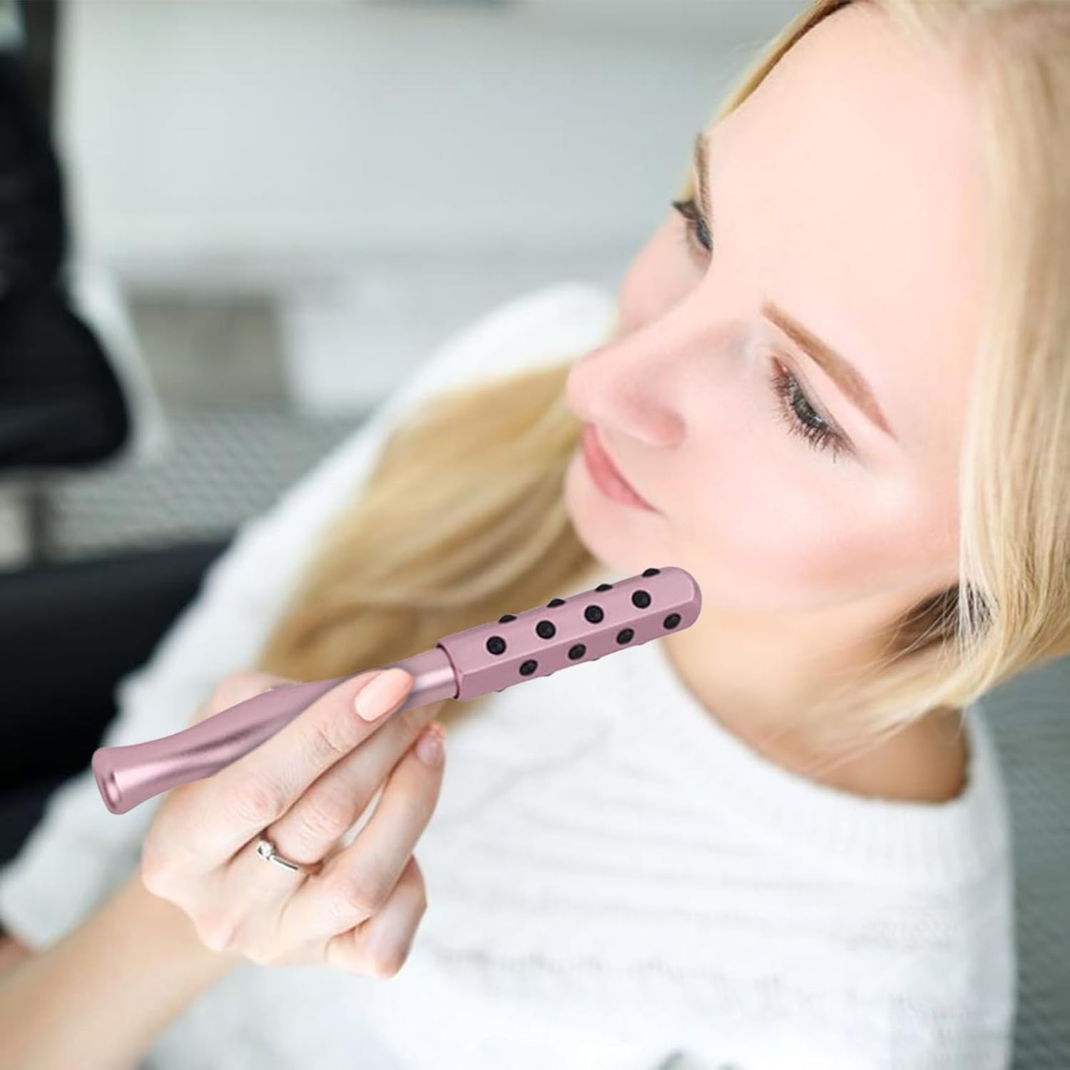Rouleau massant beauté : l’accessoire de soin visage glacé pour une peau raffermie et éclatante – Image 2