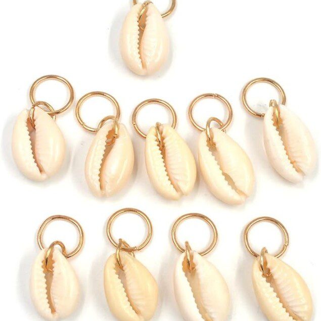 Perles dreadlocks en coquillage doré : 10 accessoires élégants pour sublimer votre coiffure