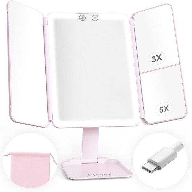 Miroir maquillage lumineux rose : un accessoire pratique pour les beauty addicts en déplacement 

Découvrez le miroir maquillage rose lumineux à LED, conçu pour les passionnées de beauté. Avec ses multiples grossissements (1X, 3X, 5X) et ses trois modes d'éclairage, ce miroir tactile et rechargeable via USB-C vous offre une expérience de maquillage optimale, où que vous soyez. Sa pochette de transport élégante et son design pliable en font le compagnon idéal pour vos voyages.