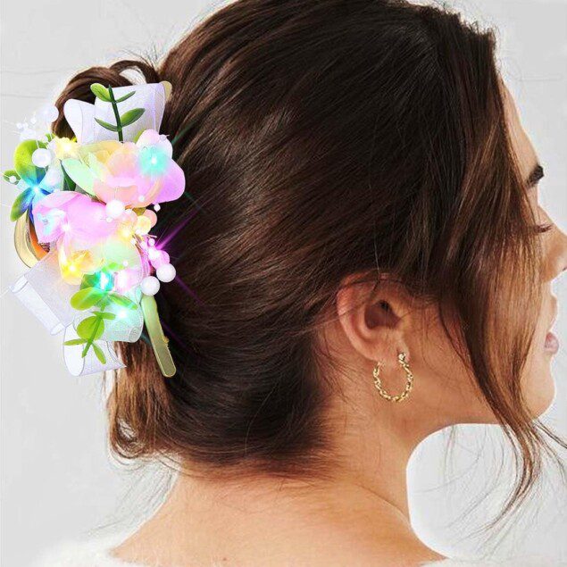 Pince à cheveux lumineuse LED en métal doré : élégance et praticité pour les femmes modernes