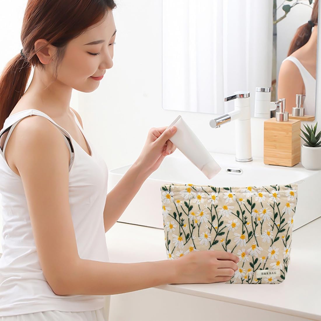 Trousse de maquillage en toile : l’accessoire idéal pour les femmes en voyage Optimisez votre routine beauté avec cette trousse de toilette portable et élégante – Image 6