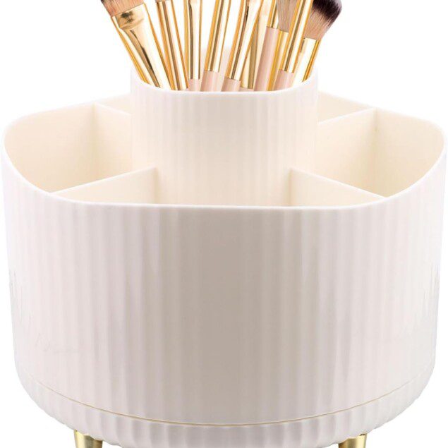 Organisateur maquillage rotatif : l'allié parfait pour les passionnées de beauté   Optimisez votre espace avec ce pot à crayons élégant, conçu pour un rangement efficace de vos pinceaux de maquillage grâce à ses 5 compartiments pratiques. Profitez d'un accès facile à vos essentiels de beauté tout en ajoutant une touche de style à votre coiffeuse.