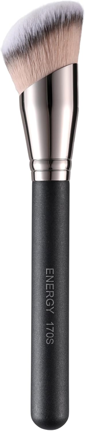 Pinceau estompeur incliné pour un maquillage impeccable : le compagnon idéal pour un teint lumineux et naturel