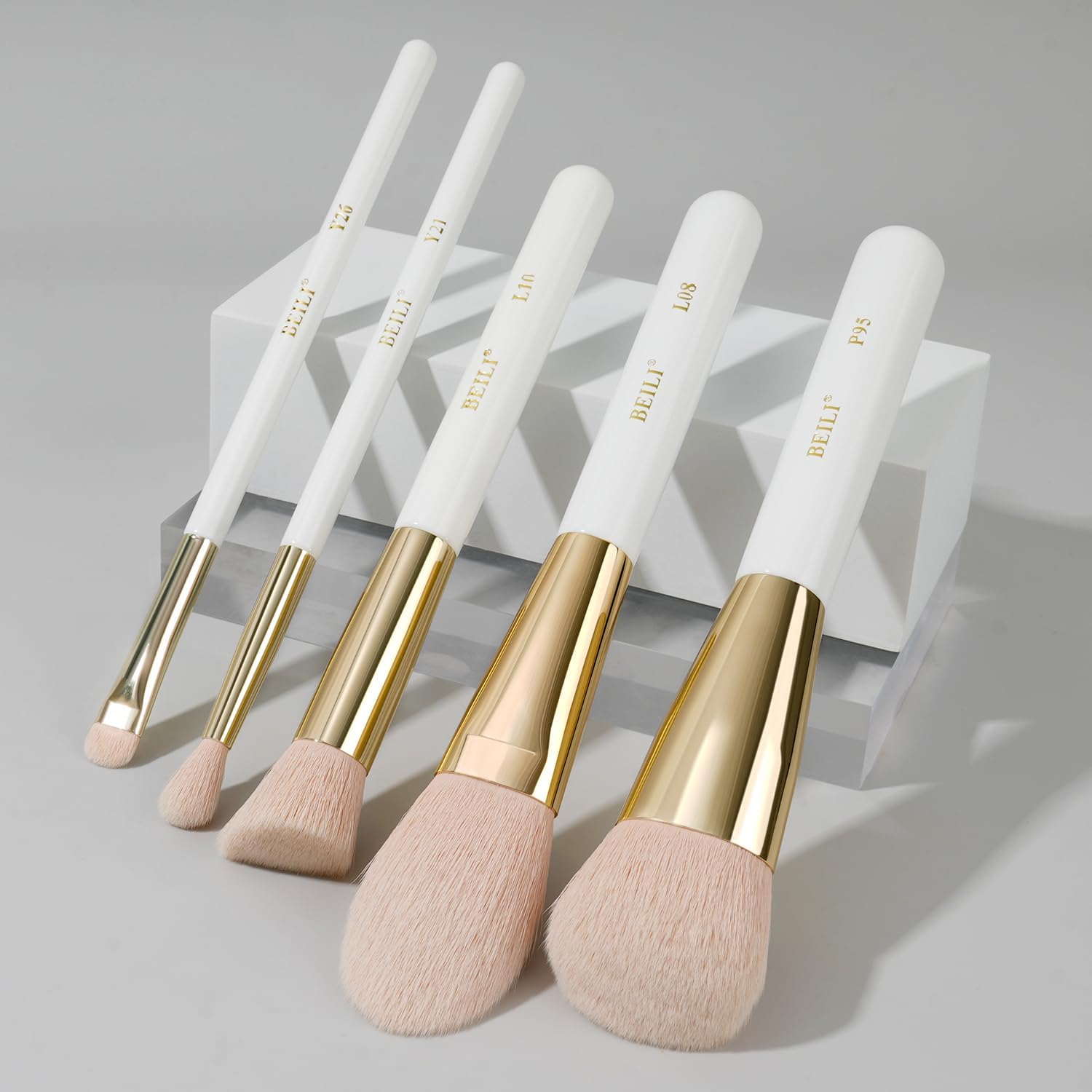 Pinceaux de maquillage professionnels : l'ensemble parfait pour un teint sculpté et lumineux Idéal pour les passionnées de beauté, ce set vegan de 5 pinceaux vous aide à maîtriser le contouring, l'application de fond de teint et le maquillage des yeux avec une précision exceptionnelle. – Image 3