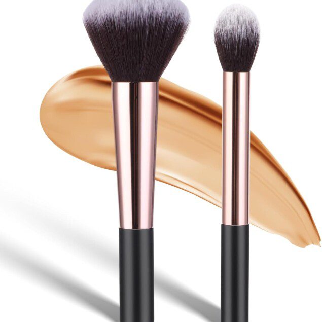 Pinceaux de maquillage sans défaut : le lot idéal pour un teint parfait Découvrez notre lot de 2 pinceaux de maquillage, spécialement conçus pour les passionnés de beauté désirant un résultat impeccable. Parfaits pour appliquer fond de teint, blush, contour, anti-cernes et poudre, ces pinceaux vous garantissent une application uniforme et professionnelle, pour un look sublime en toutes occasions.
