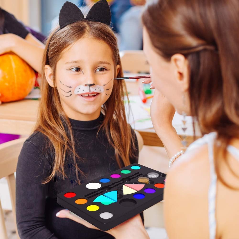 Peinture visage pour enfants : le kit de maquillage idéal pour Halloween et Noël Offrez à vos filles et garçons un moment créatif inoubliable avec une palette de couleurs éclatantes, des paillettes scintillantes, des pochoirs amusants et des tatouages temporaires – Image 4