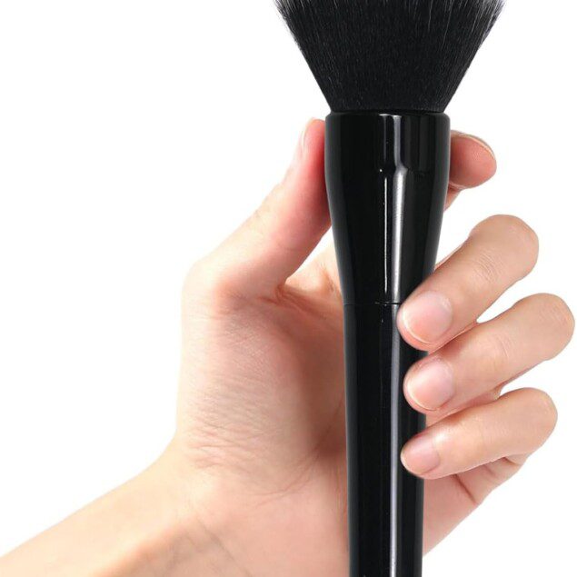 Grand pinceau à poudre : l'outil indispensable pour un maquillage professionnel impeccable   Idéal pour les passionnées de beauté souhaitant estomper, polir et appliquer facilement leurs produits liquides, crèmes et poudres