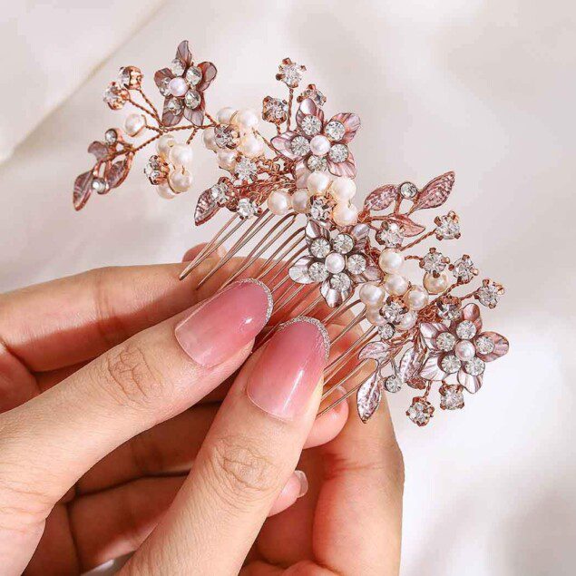Peigne à cheveux de mariage pour mariée : élégance et éclat avec fleurs et cristaux