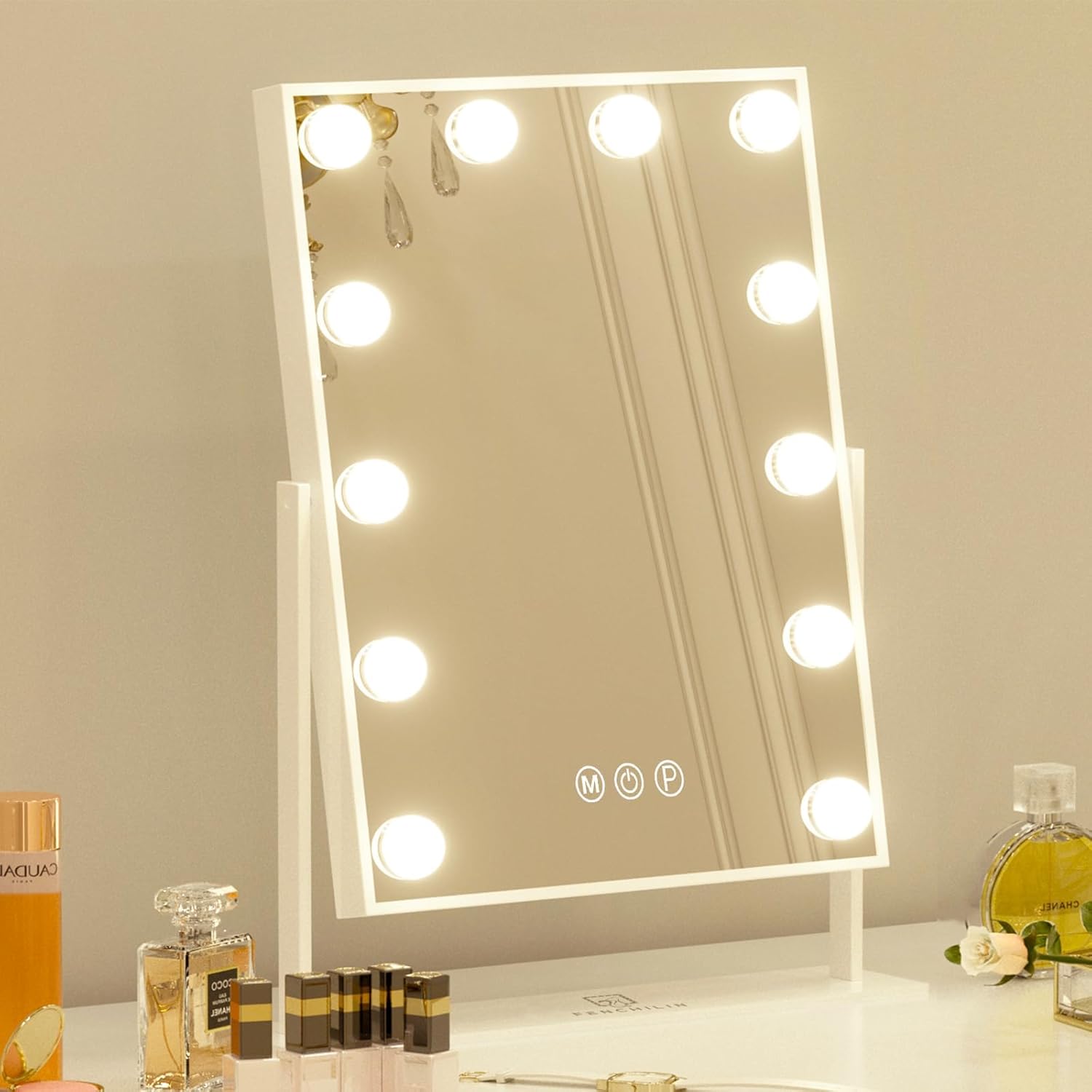 Miroir de maquillage éclairé : l'allié parfait pour les passionnées de beauté Profitez d'un éclairage optimal avec 12 lampes LED à intensité variable, un rotatif à 360° et un grossissement 10x pour un maquillage impeccable en toutes circonstances