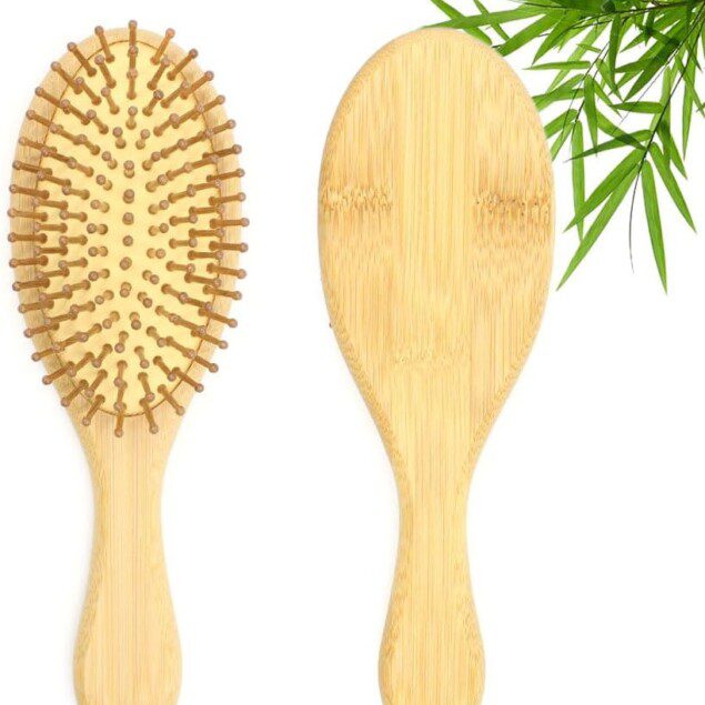 Brosse à cheveux en bambou naturel : adoucir et sublimer la texture des cheveux pour tous les types