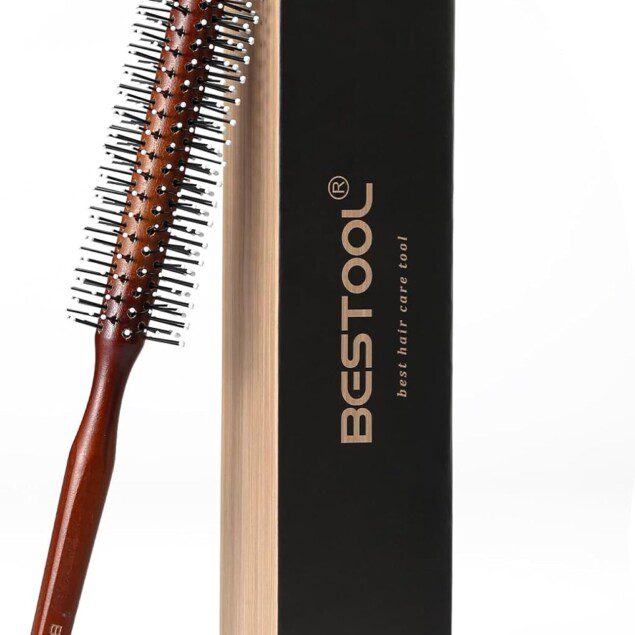 Brosse ronde marron rouge : l'outil parfait pour hommes souhaitant maîtriser leurs cheveux courts et leur barbe