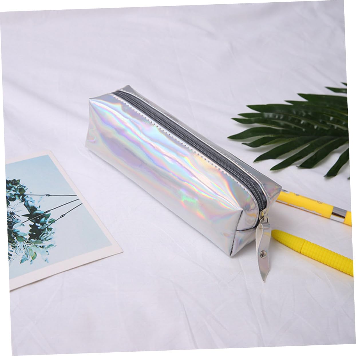 Trousse à crayons tendance argentée : l'accessoire idéal pour étudiants et passionnés de beauté – Image 4