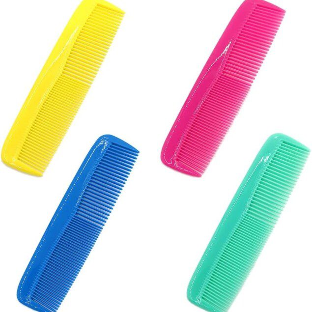 Peignes à cheveux en plastique : l'outil idéal pour femmes et hommes en quête de coiffures impeccables