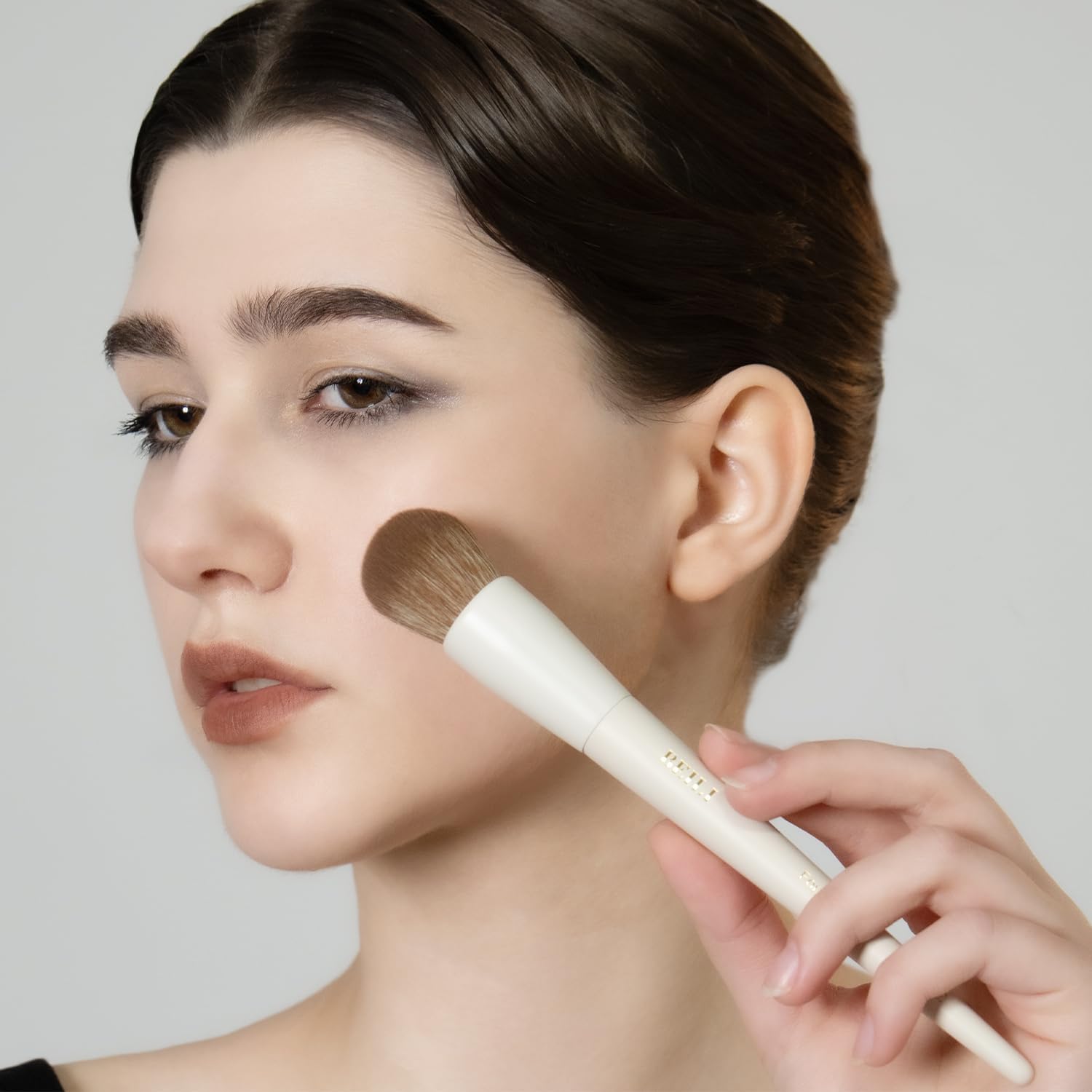 Pinceaux de maquillage professionnels : set de 15 pièces pour les passionnées de beauté Découvrez l'art du maquillage avec ces pinceaux végétaliens, idéaux pour un teint parfait et des yeux sublimés – Image 5
