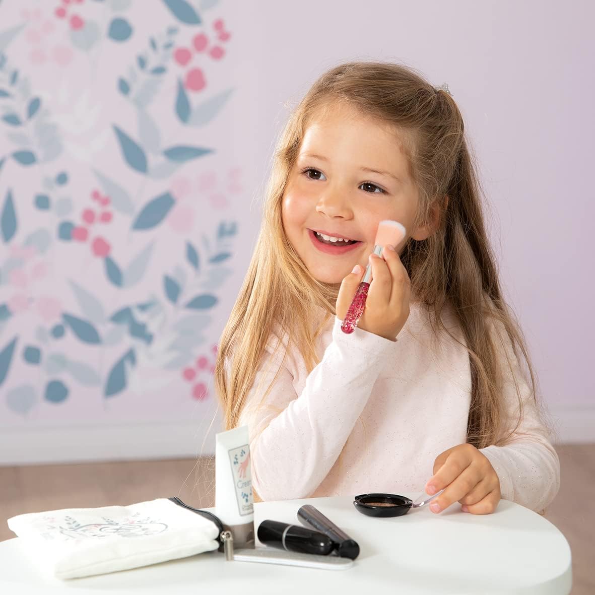 Set beauté pour enfants : trousse de maquillage avec 6 accessoires factices pour développer leur créativité – Image 2