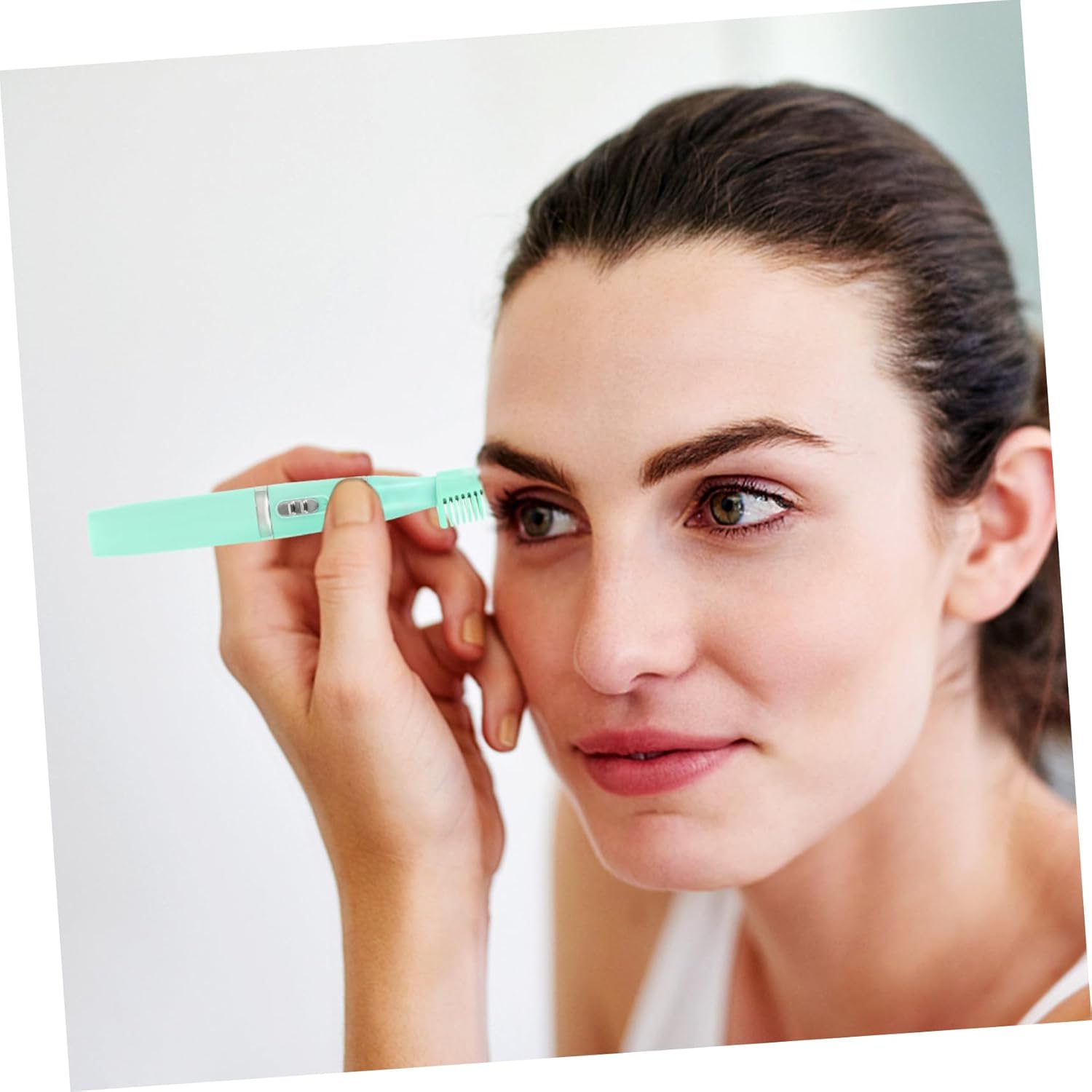 Tondeuse électrique à sourcils : l'outil multifonction idéal pour un épilation précise et soignée – Image 8
