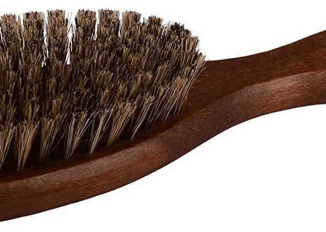 Brosse à cheveux spéciale pour démêler en douceur les cheveux fins : un soin délicat grâce à ses poils de sanglier super doux