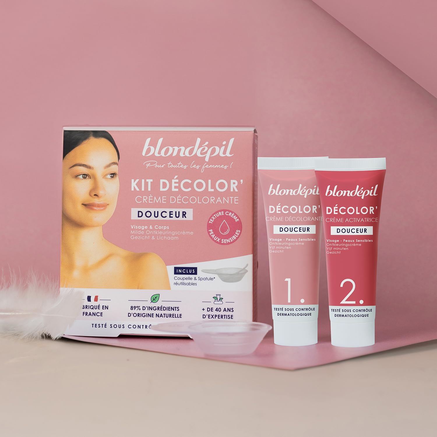 Crèmes décolorantes douceur : le duo idéal pour peaux sensibles Découvrez notre lot de 2 crèmes décolorantes visage et corps, riches en 89% d'ingrédients d'origine naturelle, pour un traitement délicat et efficace des poils indésirables. Fabriquées en France, ces crèmes sont parfaites pour un épilateur doux et respectueux de votre peau. – Image 3