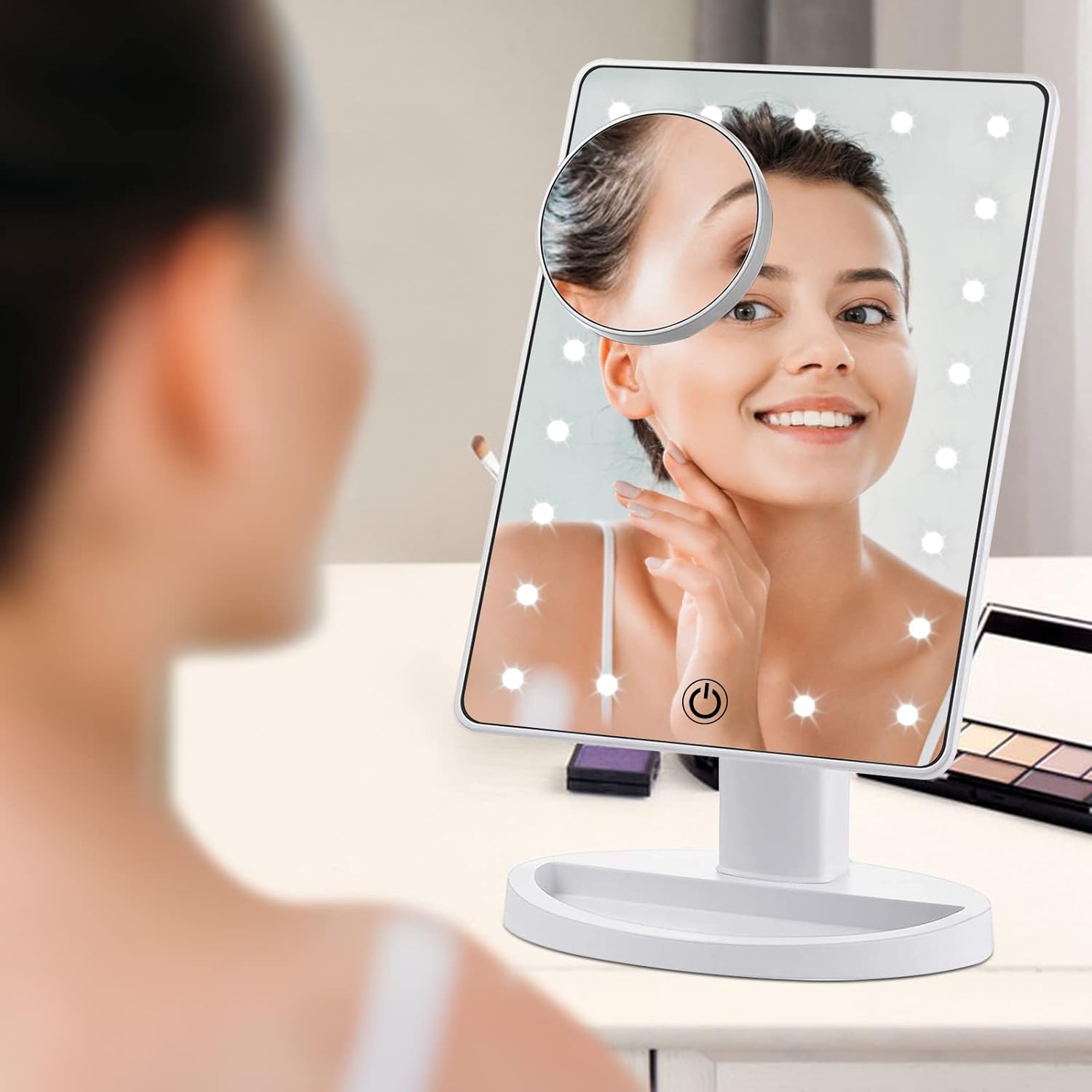 Miroir de maquillage avec lumières : la touche élégante pour les voyages et la courtoisie Optimisé pour les passionnées de beauté, ce miroir de table à 21 lumières LED et écran tactile offre un agrandissement 10x et une rotation libre à 180°, pour un maquillage parfait en toutes circonstances. – Image 7